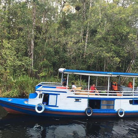 Orangutan Shaka Houseboat With Cabin Pangkalan Bun Exterior photo