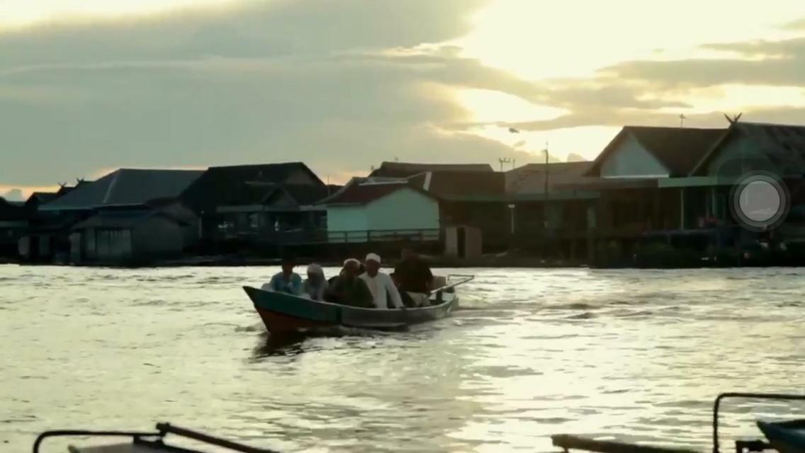 Orangutan Shaka Houseboat With Cabin Pangkalan Bun Exterior photo
